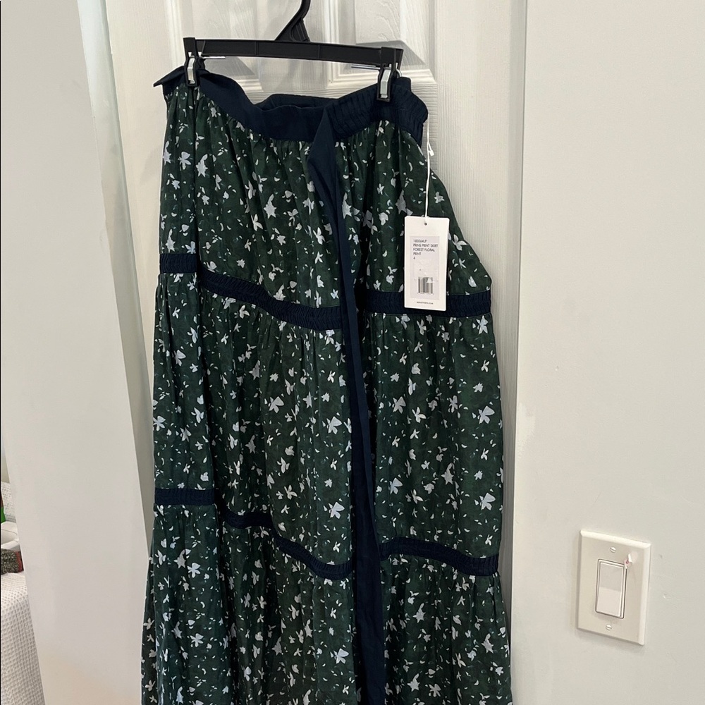Chic Dark Green Floral Maxi Skirt